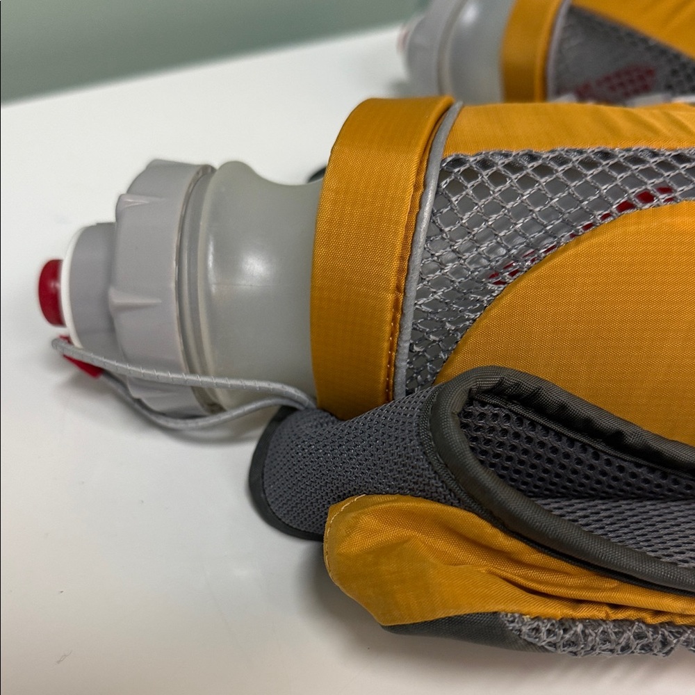 Ultimate Direction Yellow And Gray Hydration Wais… - image 4